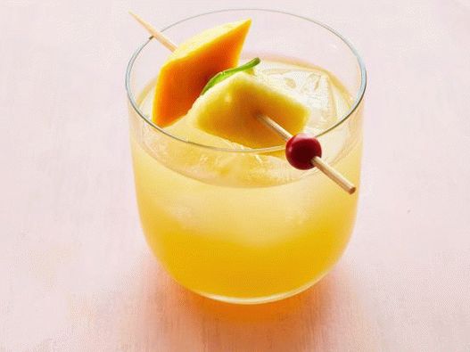 Foto cocktail tropical cu piper