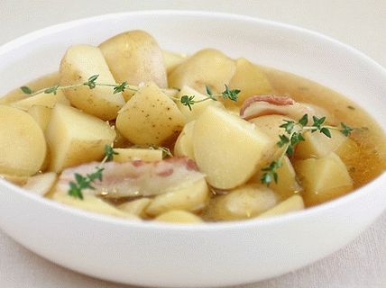Foto cartofi încărcați cu cimbru