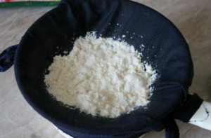  " ></li>
<li>Adăugați o bucată mică de cremă pentru a vă îmbogăți bogățiile. </li>
</ol>
</p><script>
if (typeof jsInputerLaunch === 