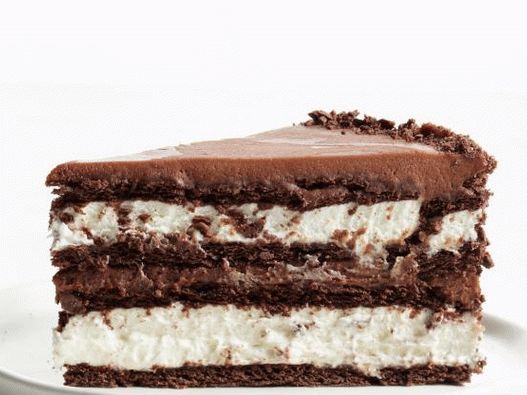 Fotografie cu tort de ciocolată cu coajă fără coacere