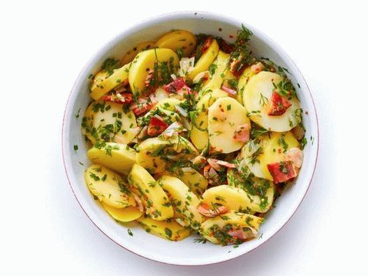 Salată de cartofi calda foto