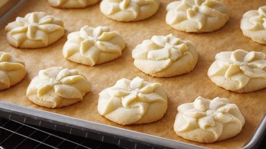 Fotografia cu Cookie-urile scurte de vanilie de la o seringă de presă