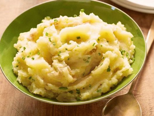 Fotografia veganului turnat cu usturoi copt