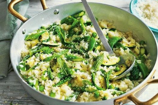 Foto Risotto de primăvară cu mazăre verde și sparanghel