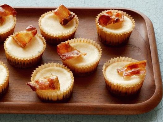 Mini Cheesecakes cu bacon glazurat