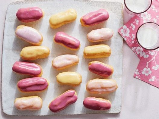Eclairs cu glazură colorată