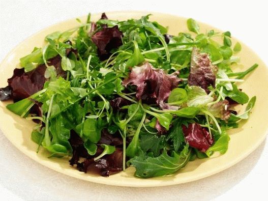 Foto Salată verde de primăvară