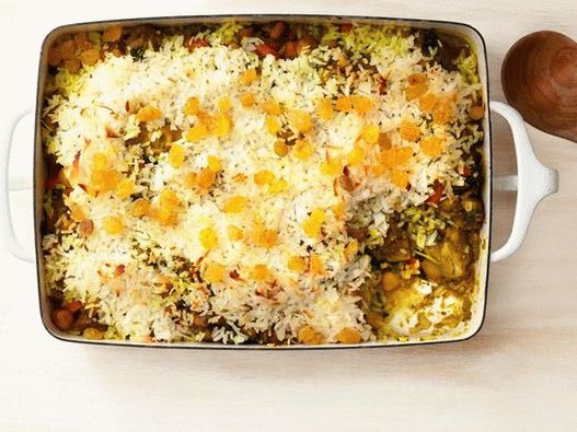 Fotografia farfuriei - caserola de pui în stil indian cu nucă de cocos și curry