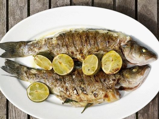 Fotografia farfuriei - Seabass cu busuioc, tei și ghimbir la grătar