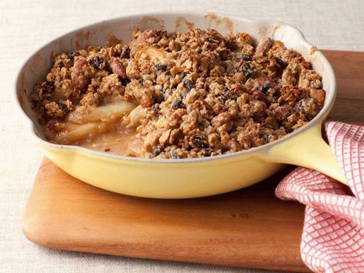 Foto Apple crocant cu granola într-o tigaie