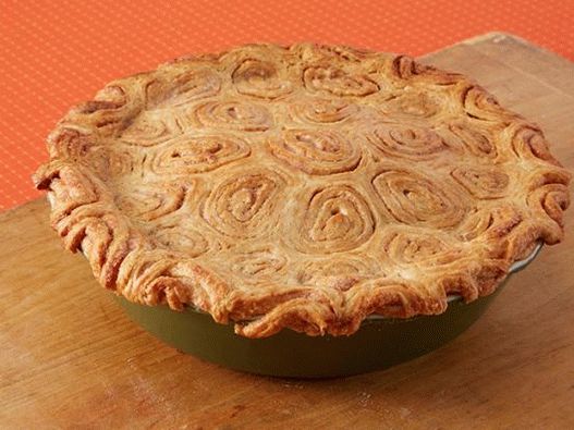 Foto plăcintă cu mere cu stafide și scorțișoară