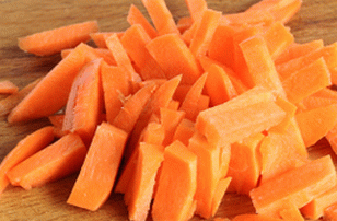  " ></li>
<li>Folosind un storcător, strecurați suc de ingrediente preparate.  <img src="/wp-content/uploads/images/yablochno-tikvennij_sok_na_zimu_foo_3.png"alt=