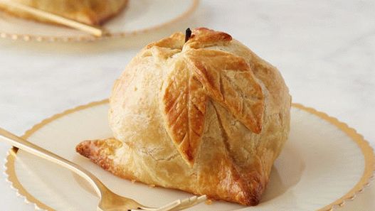 Mere foto în aluat cu scorțișoară și glazură