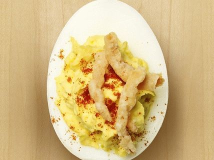 Foto cu ouă umplute cu jalapene