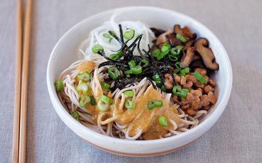 Fotografie Sosul cu tăiței japonezi de soba