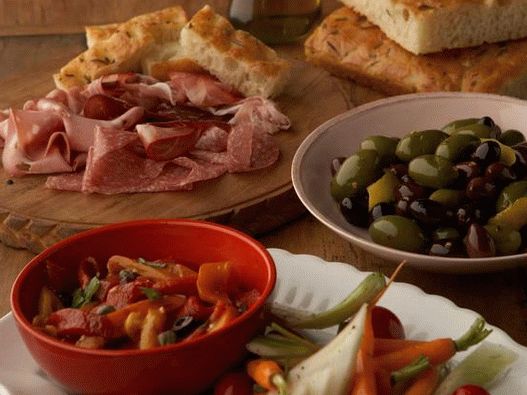 Foto din farfurie - Antipasti din ardei copti, pinzimonio și măsline murate
