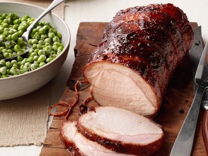 Lână de porc coapte cu mazăre verde