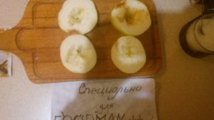  " ></li>
<li>Zaharul se toarnă în miez și se presară cu scorțișoară pe partea mărului. <img src="/wp-content/uploads/images/zapechennie_yabloki_s_koricej_i_saharom_foo_4.jpg"alt=