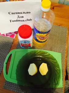  " ></li>
<li>Sare și înmoaie două jumătăți în ulei vegetal cartofi.  <img src="/wp-content/uploads/images/zapechennij_kartofel_v_mikrovolnovke_foo_4.jpg"alt=