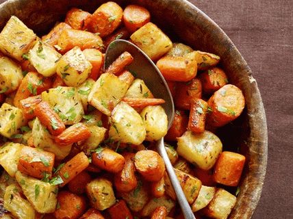 Rădăcină de țelină coapte cu morcovi