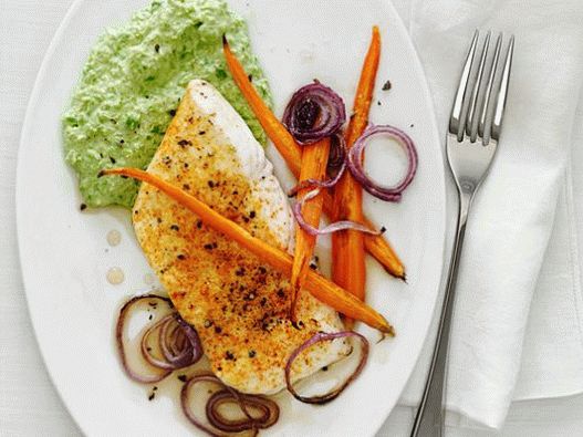 Foto de halibut la grătar cu piure de mazăre verde și ricotta