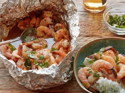 Creveți picante în bere în folie