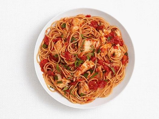 Spaghete cu tilapia în sos picant de roșii
