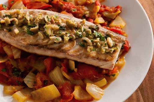 Fotografie Macroul prăjit cu garnitura de fenicul