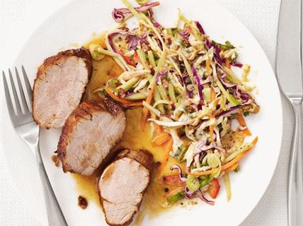 Foto carne de porc în stil cajun prăjit cu salată de varză
