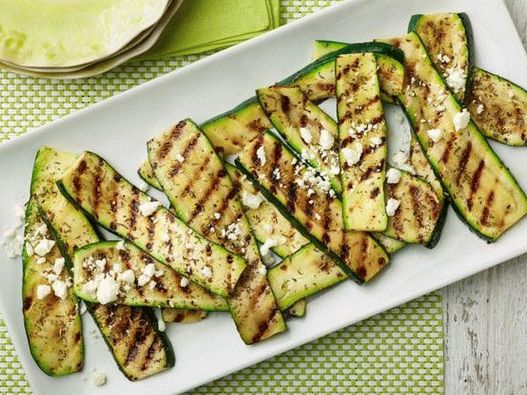 Fotografie Zucchini prăjit cu sare picantă și feta