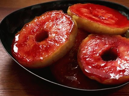 Foto cu mere prăjite în glazură de rodie