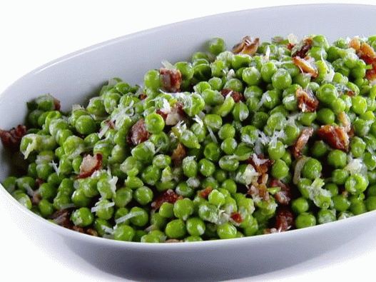 Fotografie cu slănină prăjită cu mazăre în sos de șampanie