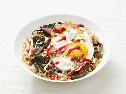 Foto Orez prăjit cu ou și friptură